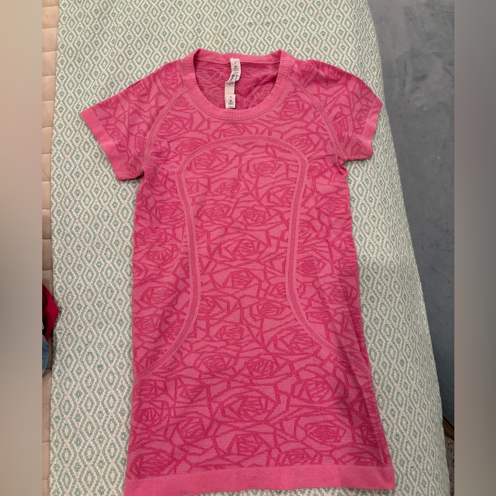 Lululemon workout top